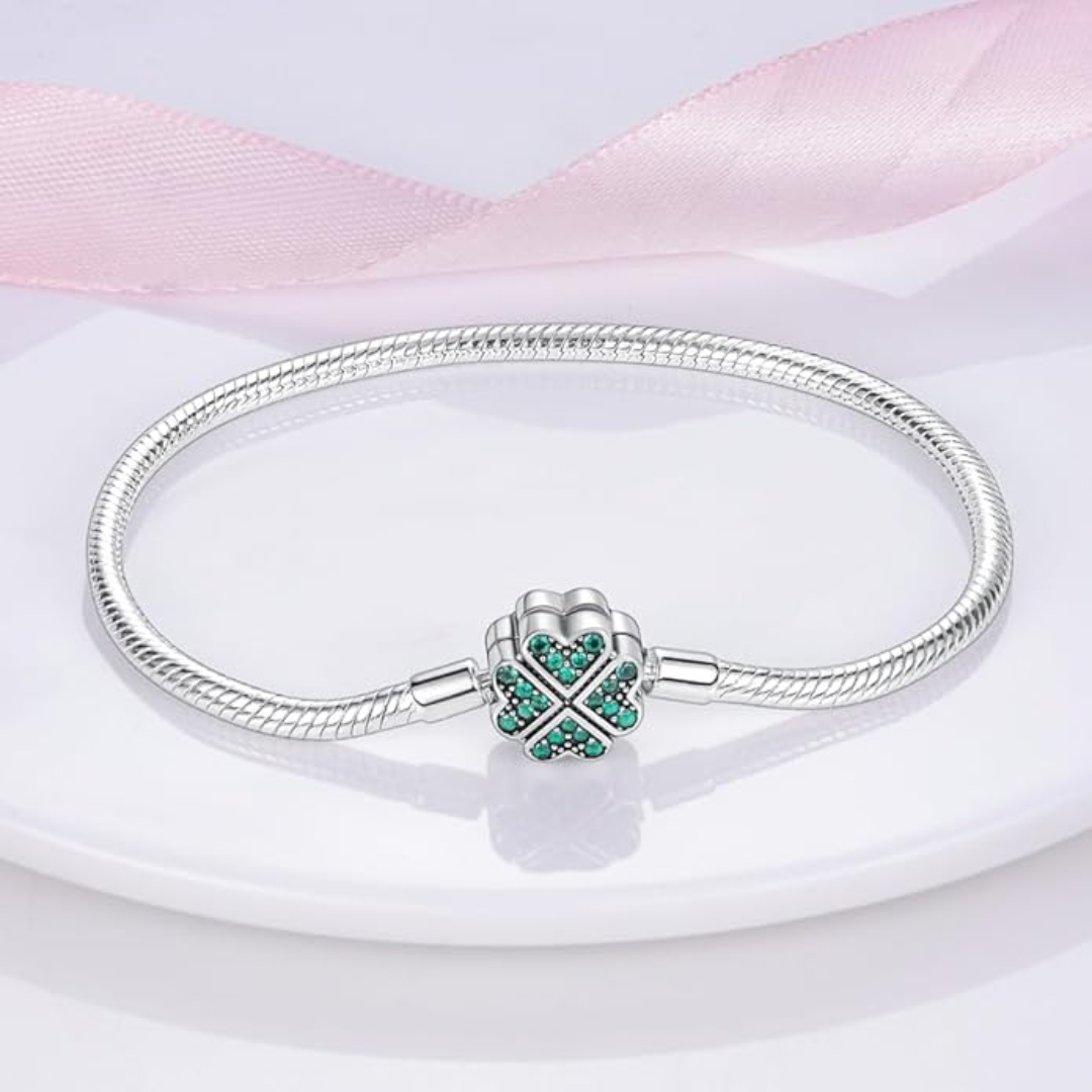 Pulsera de Plata con Broche de Trébol