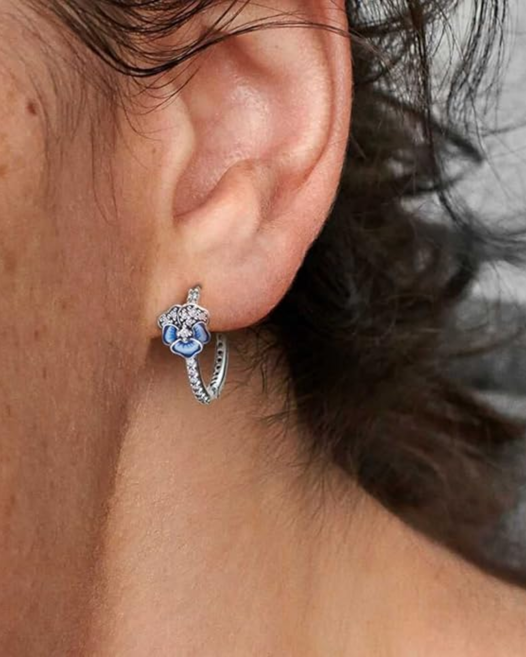 Aretes con Pasador de Flor Azul