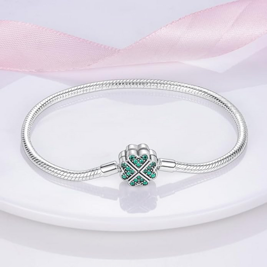 Pulsera de Plata con Broche de Trébol